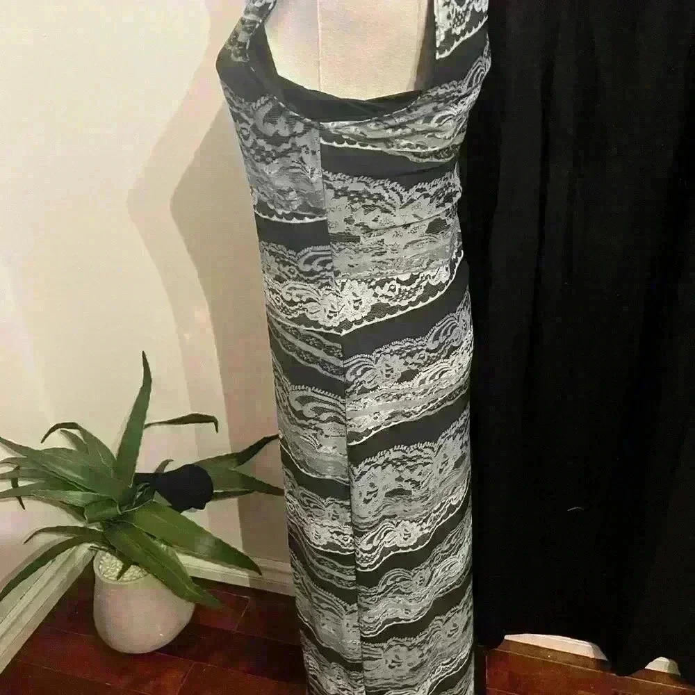 Lace  pattern dress - Picture 6 of 8